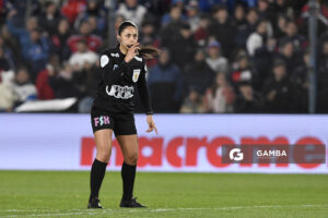 Anahí Fernández, árbitro central, Liga AUF Uruguaya. Estadio Gran Parque Central.