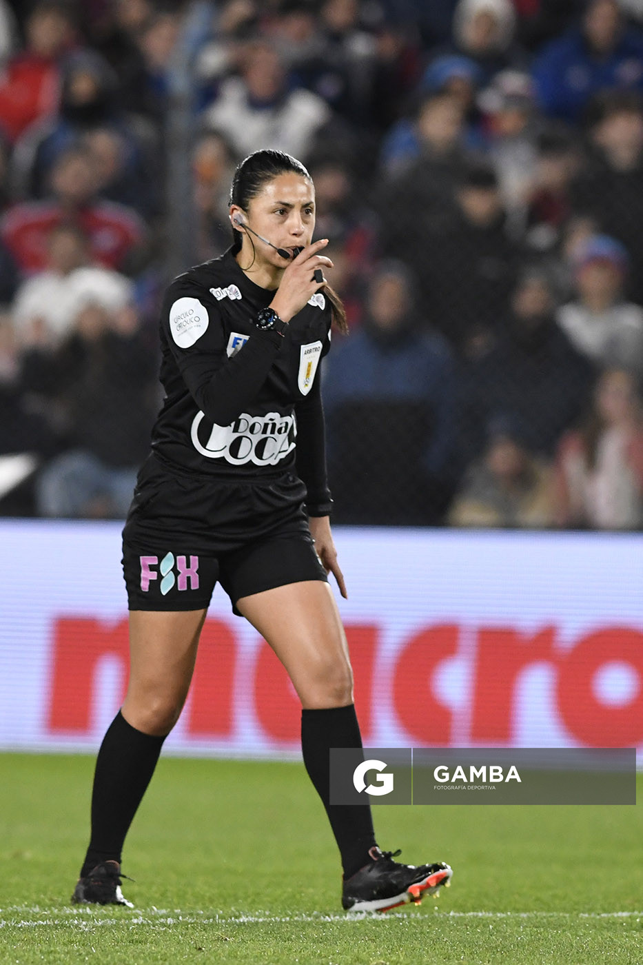 Anahí Fernández, árbitro central, Liga AUF Uruguaya. Estadio Gran Parque Central.