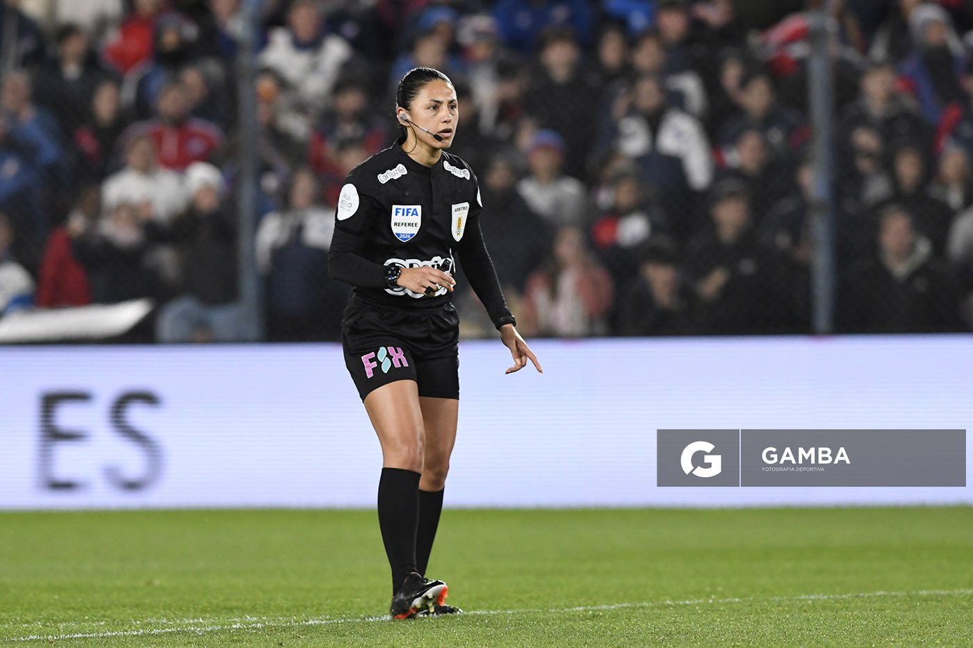 Anahí Fernández, árbitro central, Liga AUF Uruguaya. Estadio Gran Parque Central.