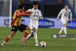 Agustín Dos Santos, de Nacional, Liga AUF Uruguaya. Estadio Gran Parque Central.