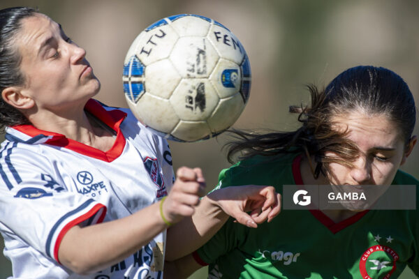 Romina Pérez, de Nacional(SJ). Rocío Galán, de Ituzaingó. 24ª Copa Nacional de Fútbol Femenino .