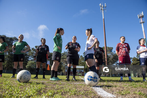 Susy Daer, árbitra central, 24ª Copa Nacional de Fútbol Femenino .