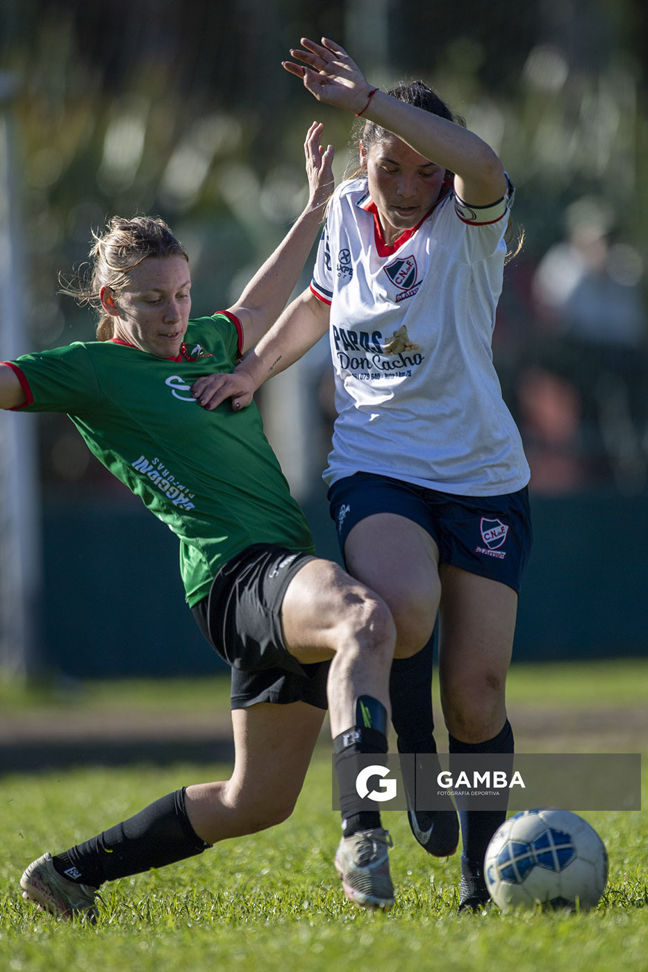 Belén Druillet, de Ituzaingó. Florencia Méndez, de Nacional(SJ). 24ª Copa Nacional de Fútbol Femenino .