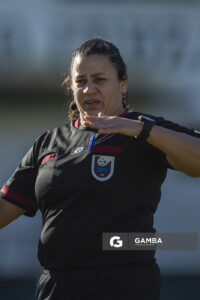Susy Daer, árbitra central, 24ª Copa Nacional de Fútbol Femenino .