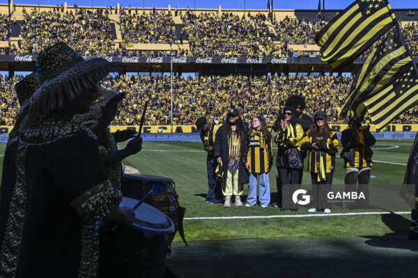 Homenaje de Ruben Rada. Liga AUF Uruguaya. Estadio Campeón del Siglo.