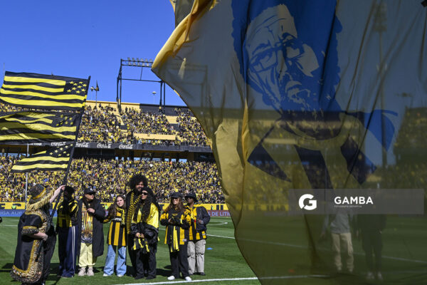 Homenaje de Ruben Rada. Liga AUF Uruguaya. Estadio Campeón del Siglo.