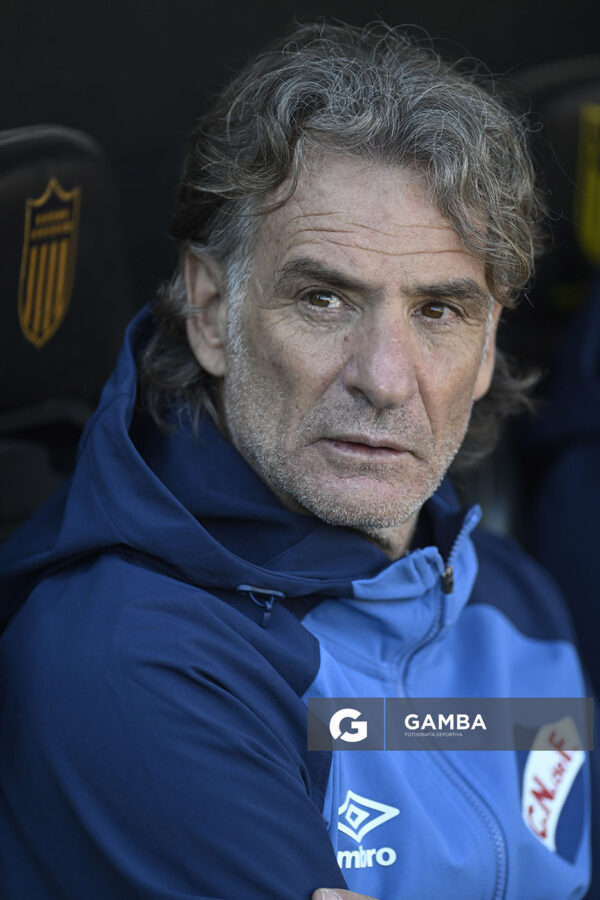Daniel Carreño, director técnico de Nacional, Liga AUF Uruguaya. Estadio Campeón del Siglo.