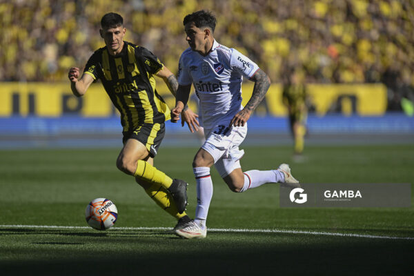 Rodrigo Martínez, de Nacional, Liga AUF Uruguaya. Estadio Campeón del Siglo.
