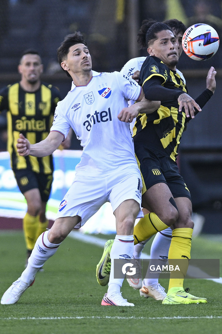 Mauricio Lemos, de Peñarol, Liga AUF Uruguaya. Estadio Campeón del Siglo.