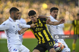 Cristian Leonel Jaime, de Peñarol, Liga AUF Uruguaya. Estadio Campeón del Siglo.
