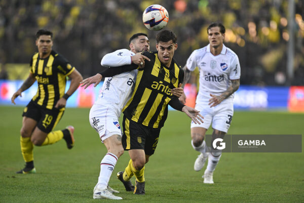 Gonzalo Gelini, de Peñarol, Liga AUF Uruguaya. Estadio Campeón del Siglo.