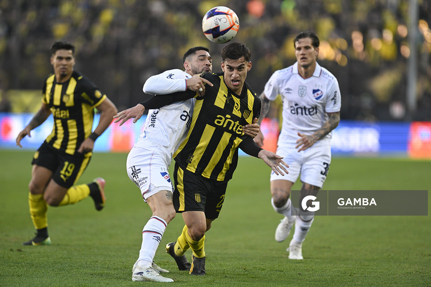 Gonzalo Gelini, de Peñarol, Liga AUF Uruguaya. Estadio Campeón del Siglo.