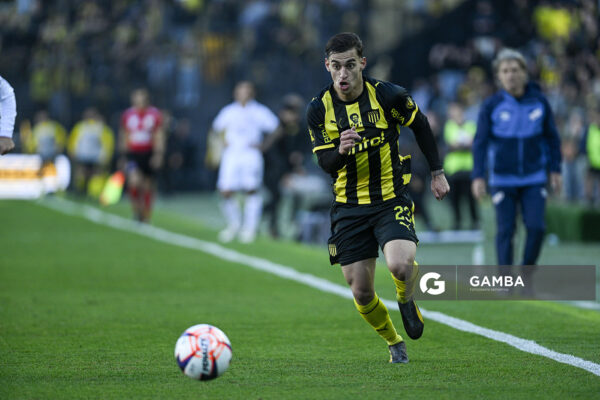 Gonzalo Gelini, de Peñarol, Liga AUF Uruguaya. Estadio Campeón del Siglo.