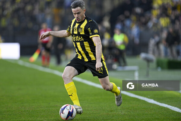 Lucas Hernández, de Peñarol, Liga AUF Uruguaya. Estadio Campeón del Siglo.