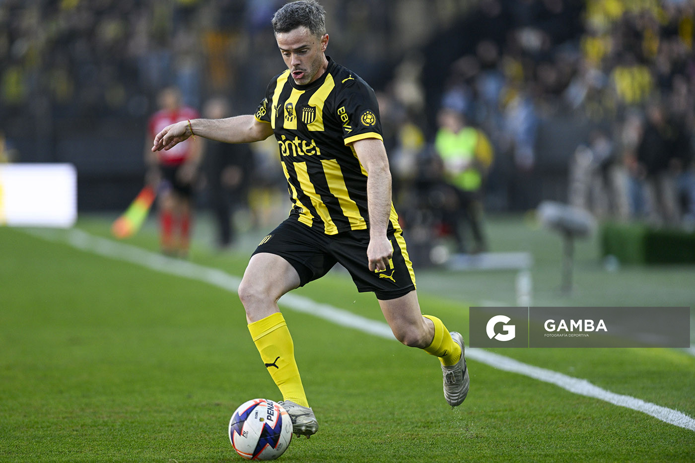 Lucas Hernández, de Peñarol, Liga AUF Uruguaya. Estadio Campeón del Siglo.