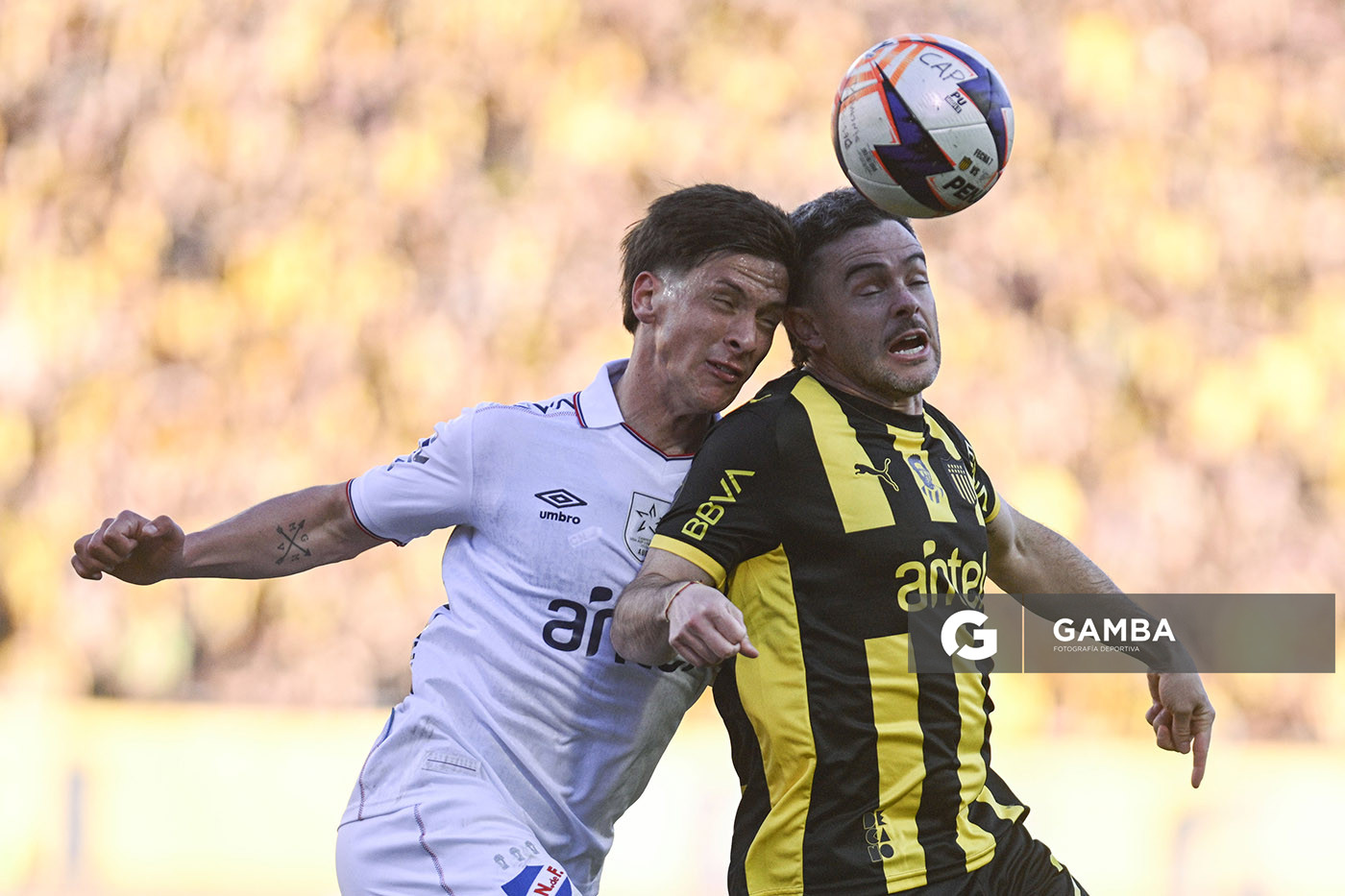 Lucas Hernández, de Peñarol, Liga AUF Uruguaya. Estadio Campeón del Siglo.