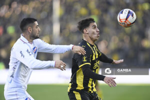 Gonzalo Gelini, de Peñarol, Liga AUF Uruguaya. Estadio Campeón del Siglo.