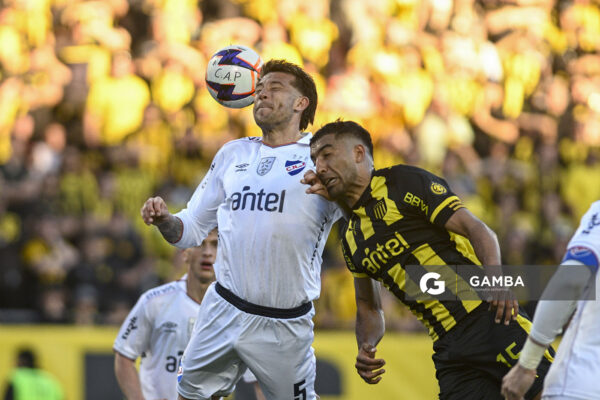 Francisco Calvo, de Nacional, Liga AUF Uruguaya. Estadio Campeón del Siglo.