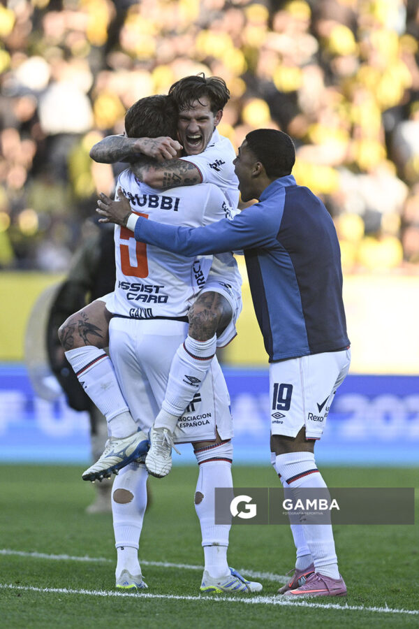 Jugadores de Nacional al término del partido. Liga AUF Uruguaya. Estadio Campeón del Siglo.