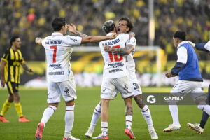 Jugadores de Nacional al término del partido. Liga AUF Uruguaya. Estadio Campeón del Siglo.
