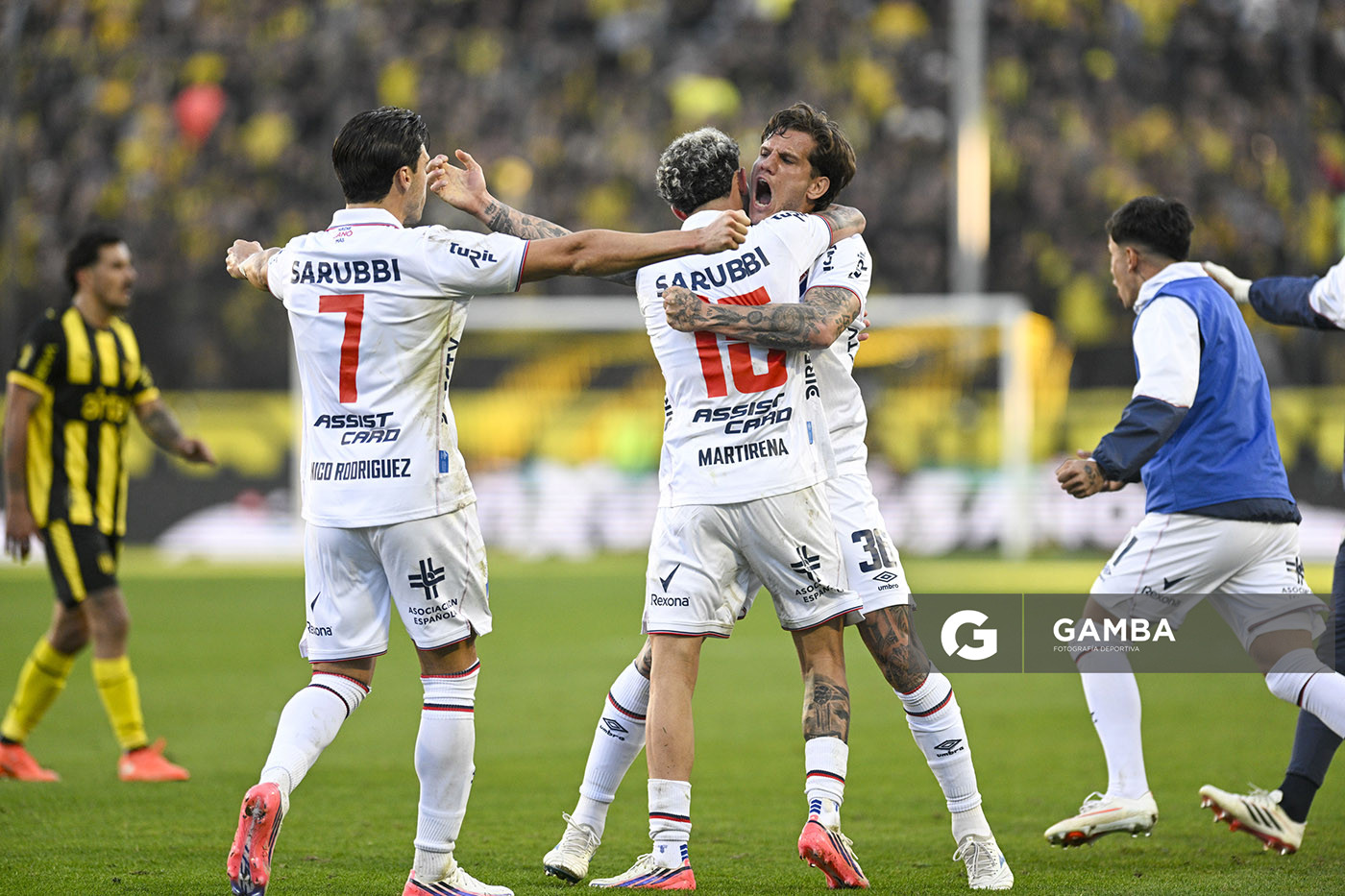 Jugadores de Nacional al término del partido. Liga AUF Uruguaya. Estadio Campeón del Siglo.