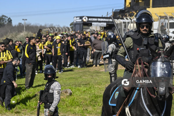 Operativo de seguridad. Liga AUF Uruguaya. Estadio Campeón del Siglo.
