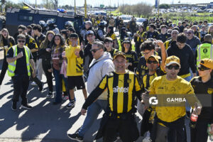Hinchas de Peñarol. Liga AUF Uruguaya. Estadio Campeón del Siglo.