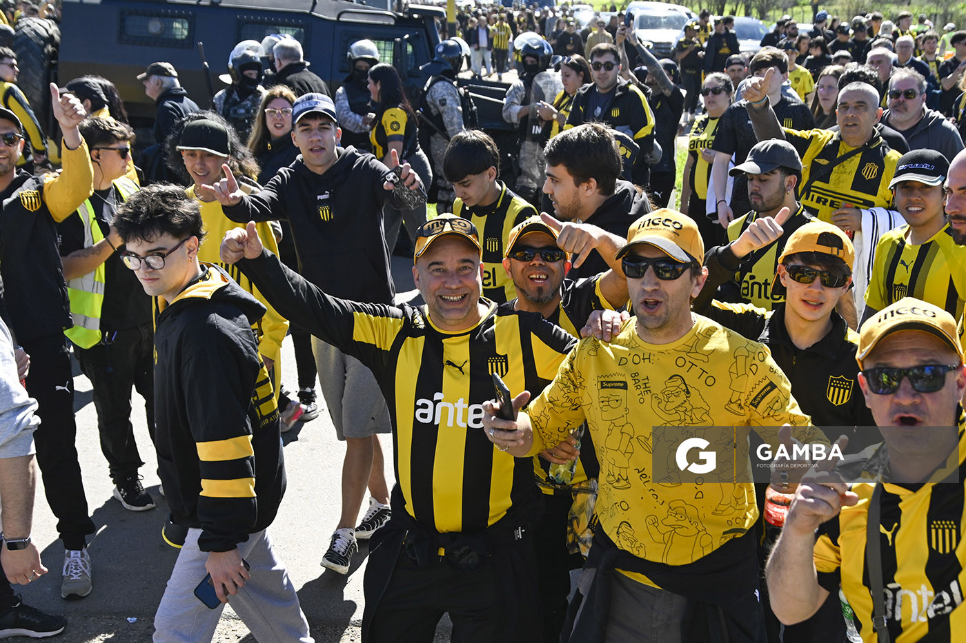 Hinchas de Peñarol. Liga AUF Uruguaya. Estadio Campeón del Siglo.
