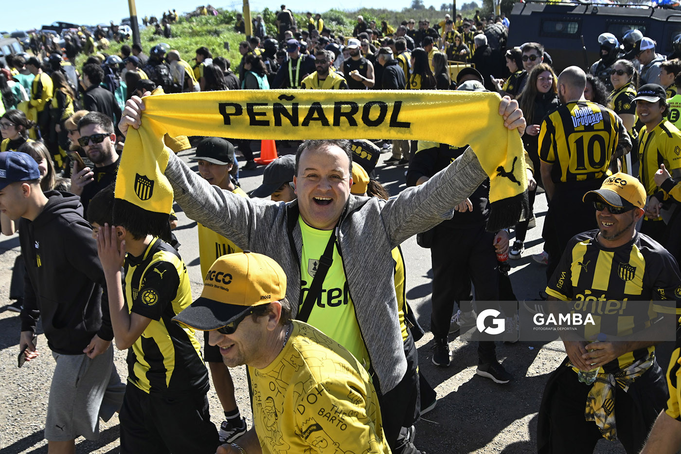 Hinchas de Peñarol. Liga AUF Uruguaya. Estadio Campeón del Siglo.