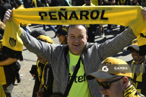 Hinchas de Peñarol. Liga AUF Uruguaya. Estadio Campeón del Siglo.