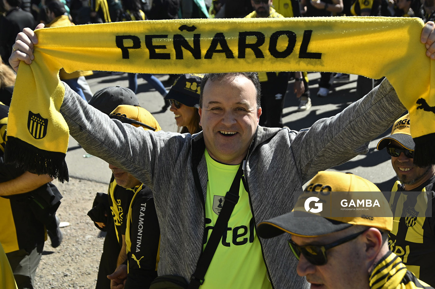 Hinchas de Peñarol. Liga AUF Uruguaya. Estadio Campeón del Siglo.