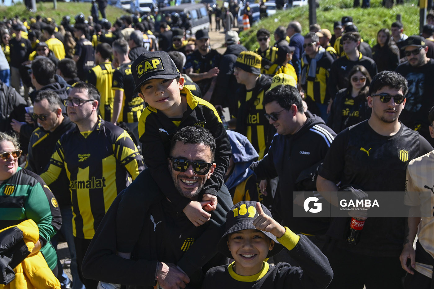 Hinchas de Peñarol. Liga AUF Uruguaya. Estadio Campeón del Siglo.