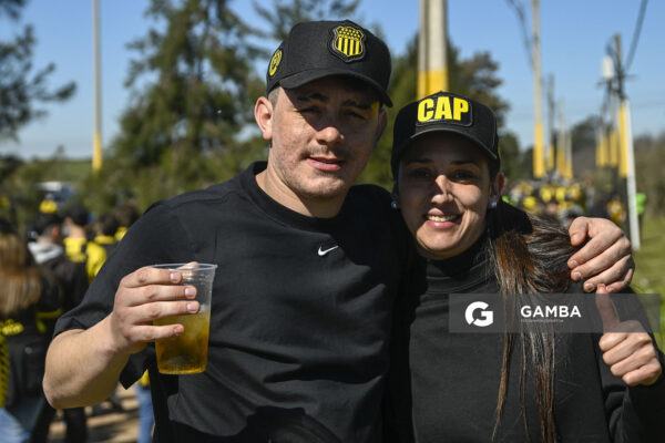 Hinchas de Peñarol. Liga AUF Uruguaya. Estadio Campeón del Siglo.