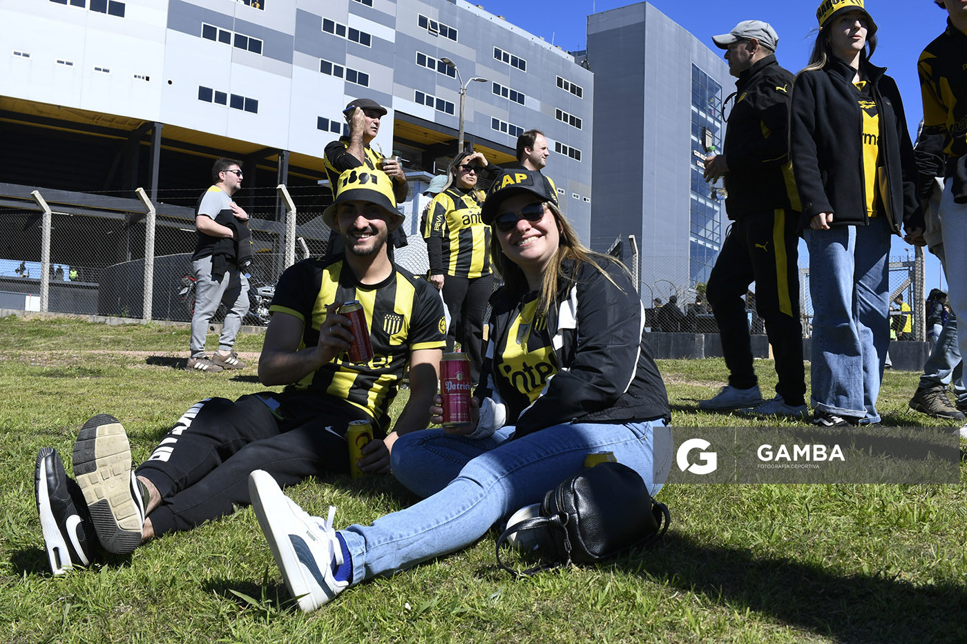 Hinchas de Peñarol. Liga AUF Uruguaya. Estadio Campeón del Siglo.