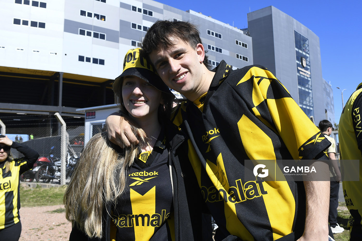 Hinchas de Peñarol. Liga AUF Uruguaya. Estadio Campeón del Siglo.