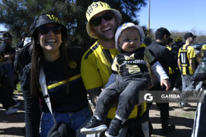 Hinchas de Peñarol. Liga AUF Uruguaya. Estadio Campeón del Siglo.