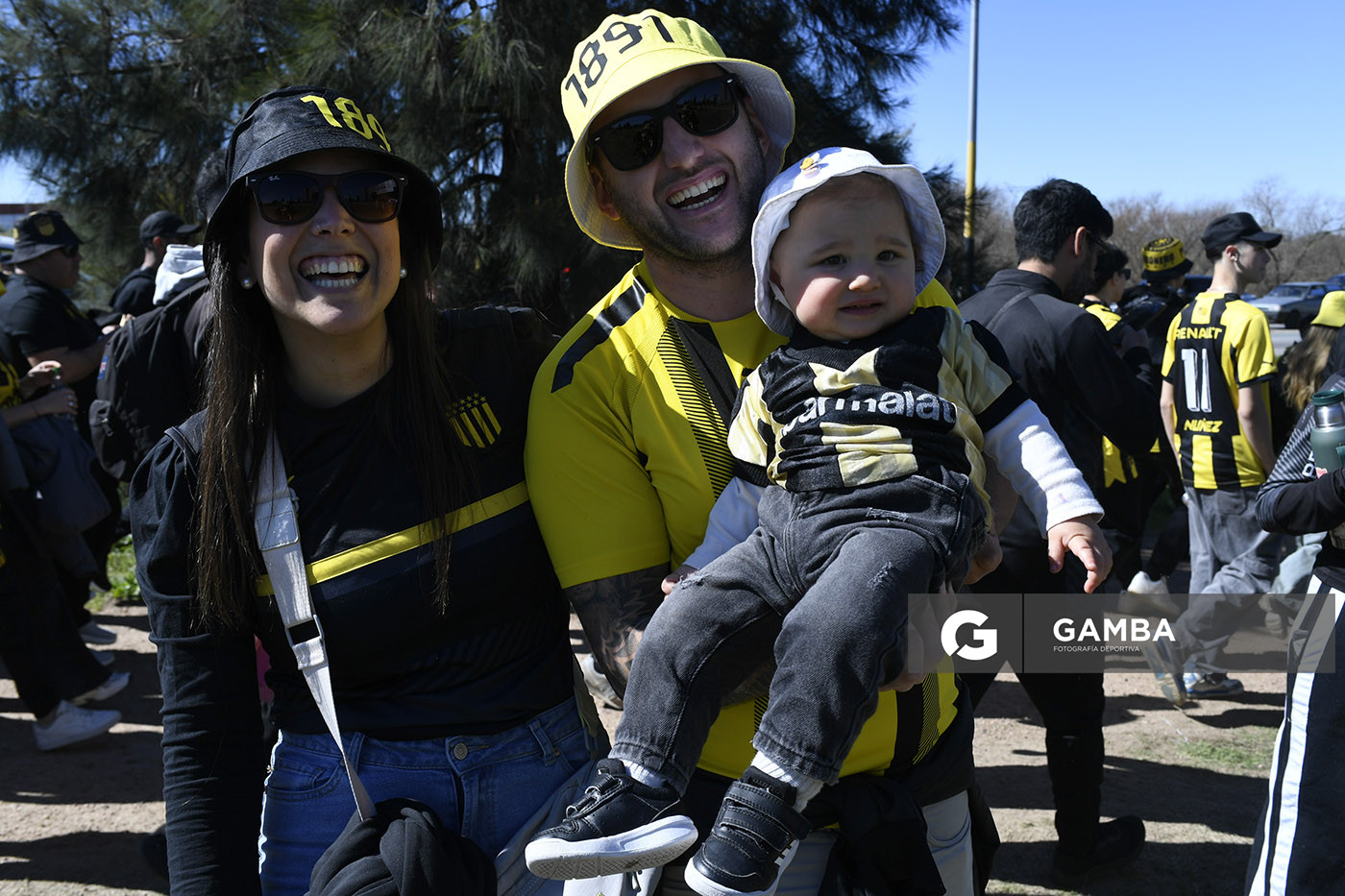 Hinchas de Peñarol. Liga AUF Uruguaya. Estadio Campeón del Siglo.
