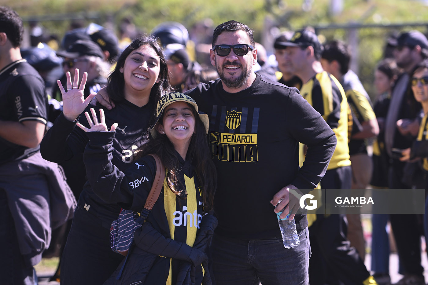 Hinchas de Peñarol. Liga AUF Uruguaya. Estadio Campeón del Siglo.