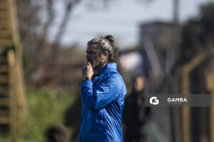 Manuel Airala, director técnico de Montevideo City Torque, Campeonato Uruguayo Femenino. Estadio José Pedro Damiani.