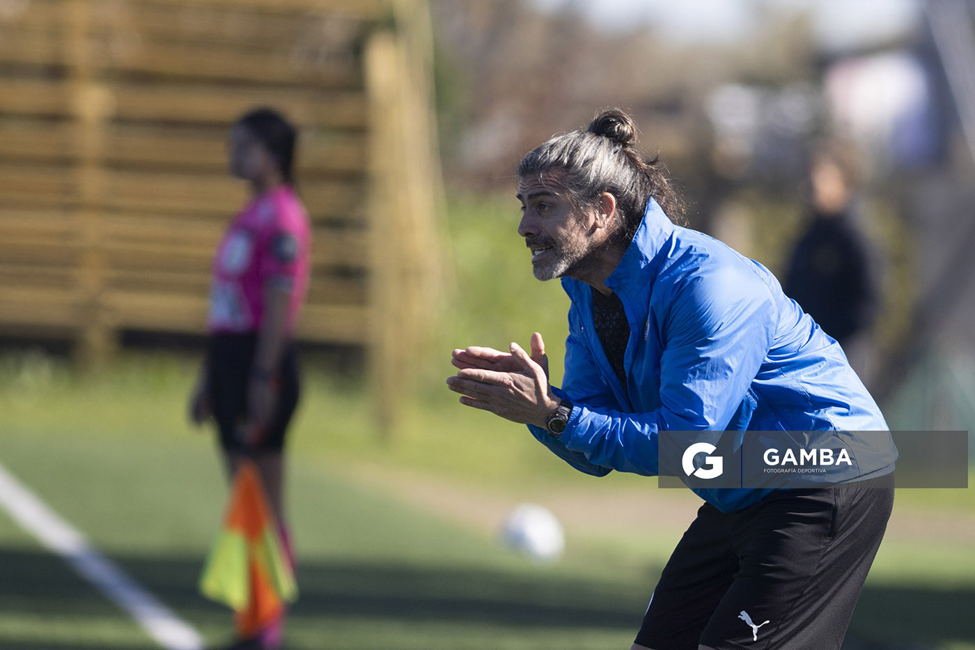 Manuel Airala, director técnico de Montevideo City Torque, Campeonato Uruguayo Femenino. Estadio José Pedro Damiani.