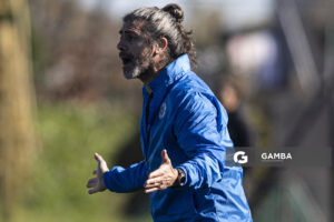 Manuel Airala, director técnico de Montevideo City Torque, Campeonato Uruguayo Femenino. Estadio José Pedro Damiani.