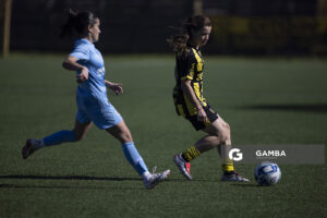 Carla Larrosa, de Peñarol, Campeonato Uruguayo Femenino. Estadio José Pedro Damiani.