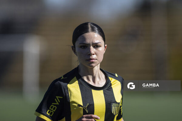 Torrie Grant-Clavijo, de Peñarol, Campeonato Uruguayo Femenino. Estadio José Pedro Damiani.