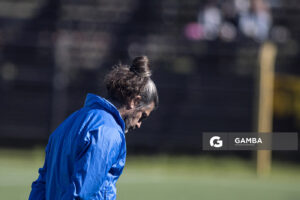 Manuel Airala, director técnico de Montevideo City Torque, Campeonato Uruguayo Femenino. Estadio José Pedro Damiani.