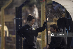 Cecilia Santo, directora técnica de Peñarol, Campeonato Uruguayo Femenino. Estadio José Pedro Damiani.