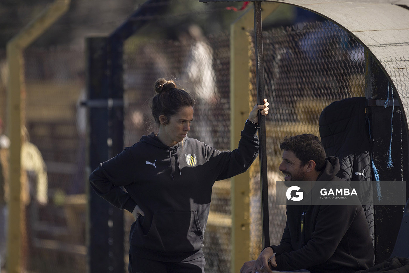 Cecilia Santo, directora técnica de Peñarol, Campeonato Uruguayo Femenino. Estadio José Pedro Damiani.