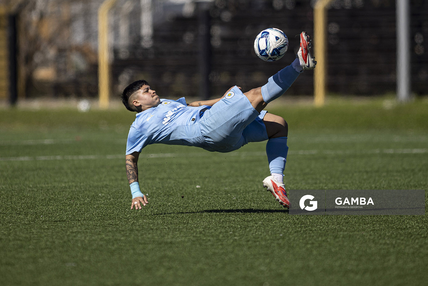 Giuliana Cardozo, de Montevideo City Torque, Campeonato Uruguayo Femenino. Estadio José Pedro Damiani.