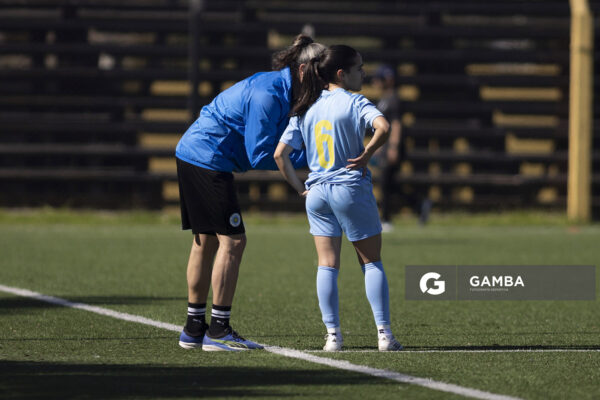 Manuel Airala, director técnico de Montevideo City Torque, Campeonato Uruguayo Femenino. Estadio José Pedro Damiani.
