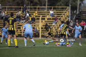 Ilana Guedes, de Peñarol, Campeonato Uruguayo Femenino. Estadio José Pedro Damiani.