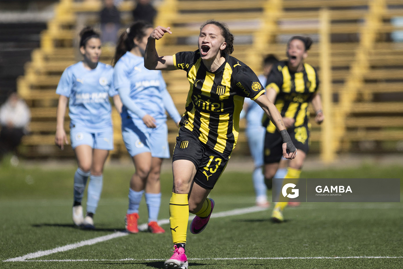 Micaela Domínguez, de Peñarol, Campeonato Uruguayo Femenino. Estadio José Pedro Damiani.